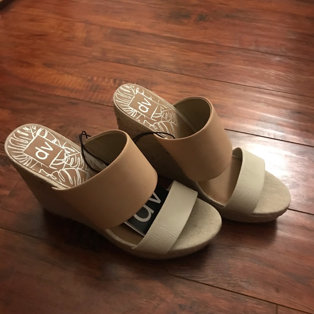 DV Wedge Heels